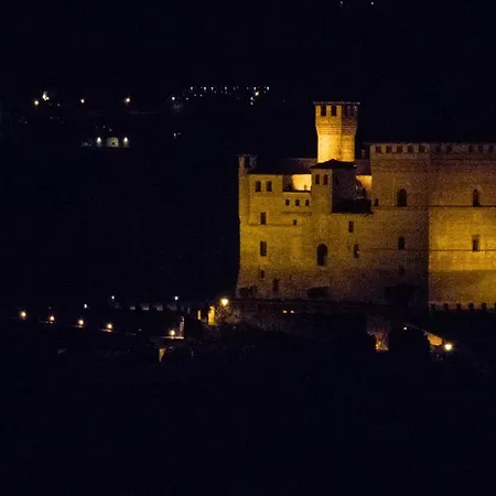 לינה וארוחת בוקר La Casa Di Chiara Diano dʼAlba